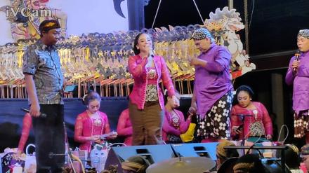 Kelompok Seni Sekar Arum Ki Minto Darsono dalam Bersih Desa Pakis